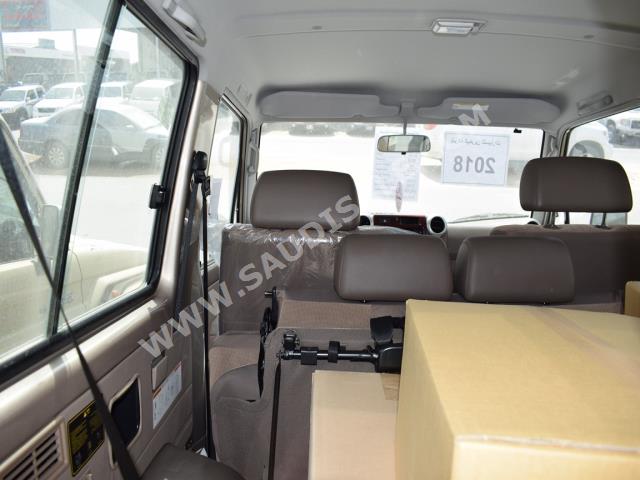 2018 تويوتا لاند كروزر ربع