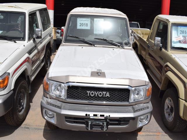 2018 تويوتا لاند كروزر ربع