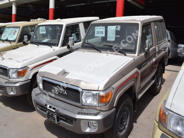 2018 تويوتا لاند كروزر ربع