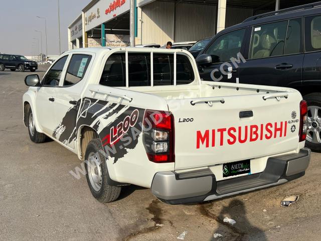 2019 متسوبيشي ال 200