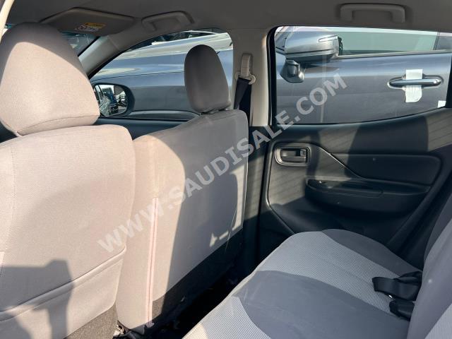 2019 متسوبيشي ال 200