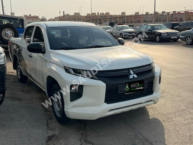 2019 متسوبيشي ال 200