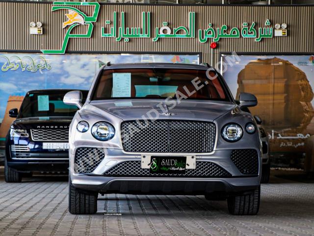2021 بنتلي بنتايجا في 8