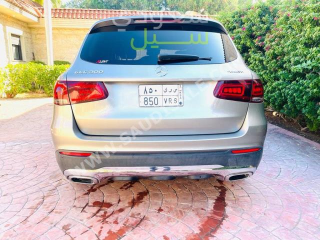 2021 مرسيدس - بنز جي إل سي 300