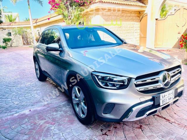 2021 مرسيدس - بنز جي إل سي 300