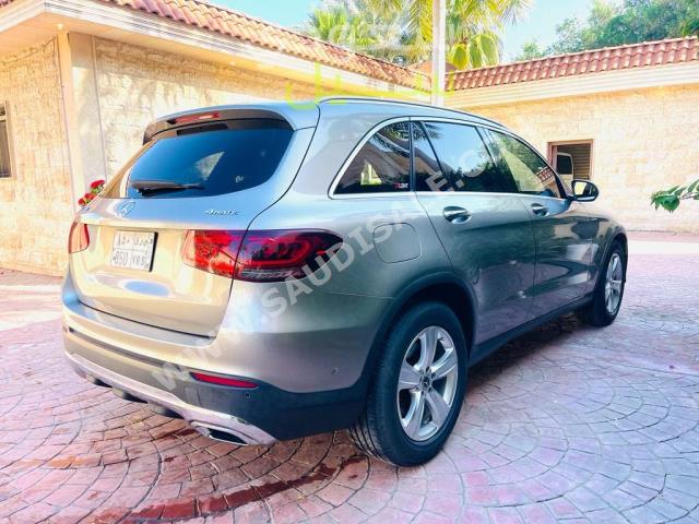 2021 مرسيدس - بنز جي إل سي 300