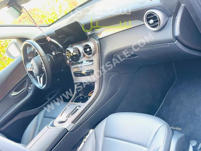 2021 مرسيدس - بنز جي إل سي 300