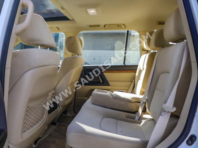 2016 تويوتا لاند كروزر جي اكس ار