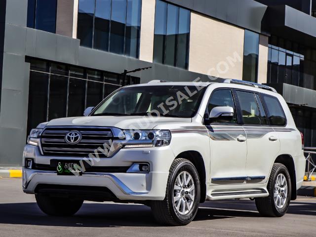 2016 تويوتا لاند كروزر جي اكس ار