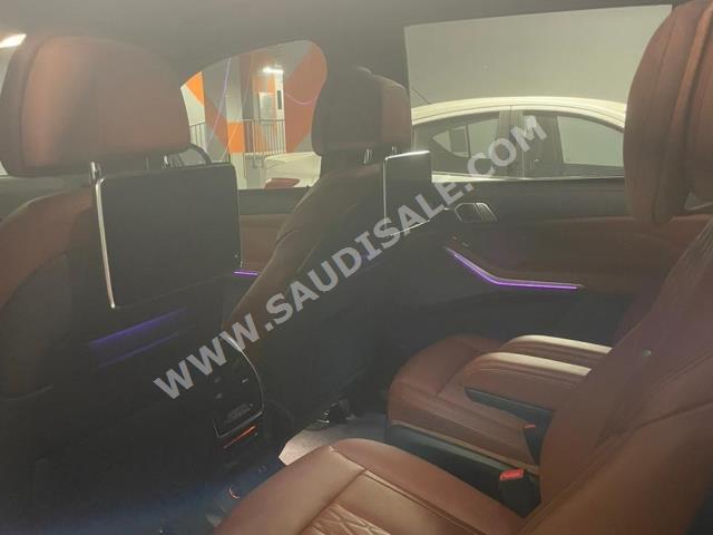 2020 بي ام دبليو الفئة اكس 7