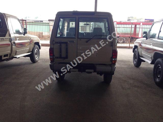 2015 تويوتا لاند كروزر ربع