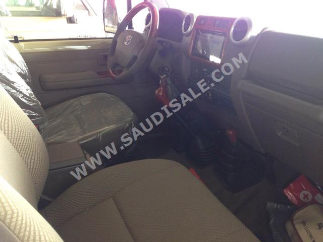 2015 تويوتا لاند كروزر ربع