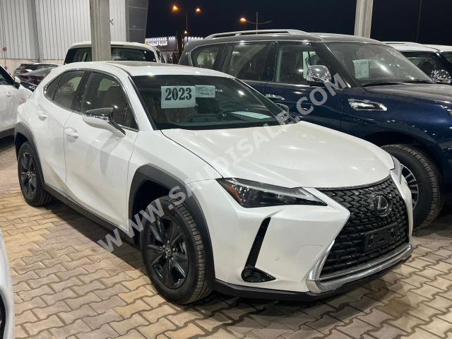 2023 لكزس يو إكس 200