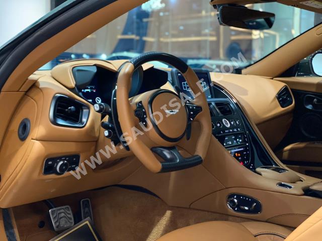 2021 استون مارتن دي بي  اس