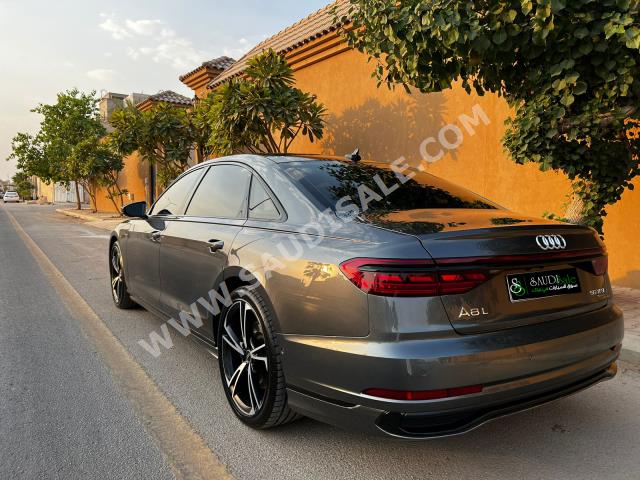 2022 اودي اي 8 ال اس لاين