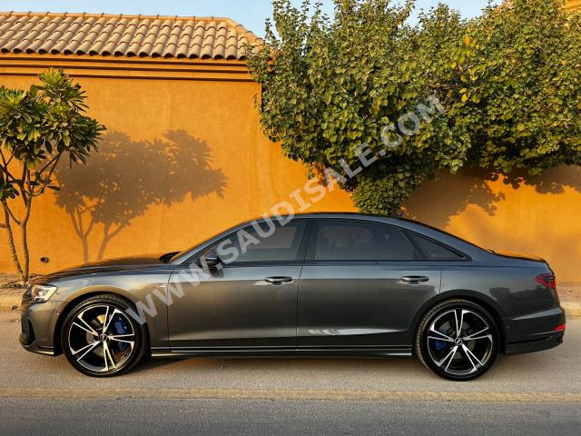 2022 اودي اي 8 ال اس لاين