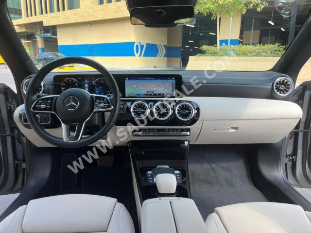 2023 مرسيدس - بنز سي إل أي 200