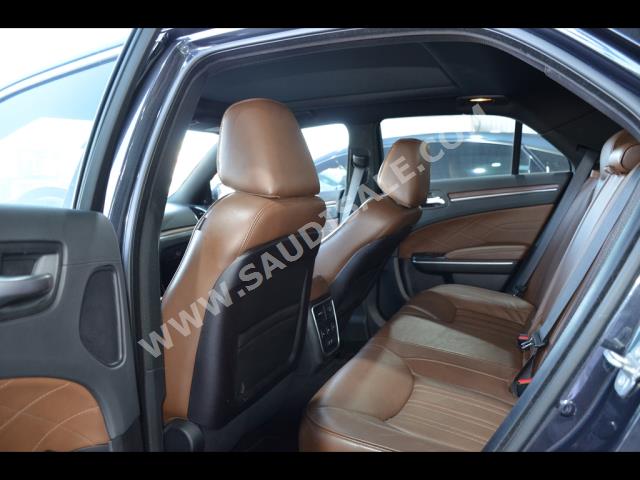 2019 كرايسلر 300 سي