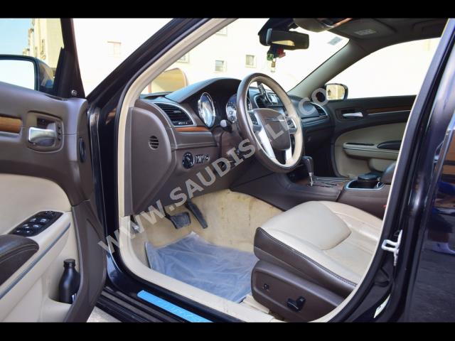 2014 كرايسلر 300 سي