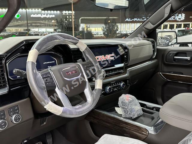 2023 GMC Sierra Elevation