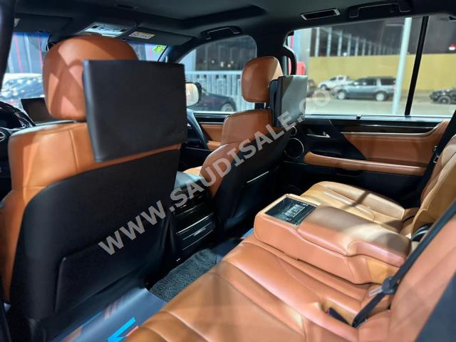 2018 لكزس إل إكس 570