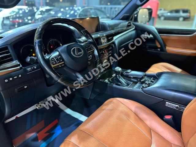 2018 لكزس إل إكس 570
