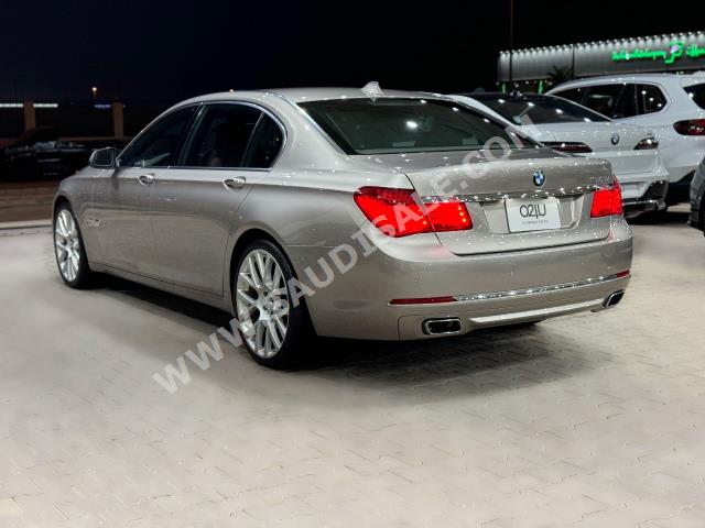 2014 بي ام دبليو الفئة السابعة 750 إل أي