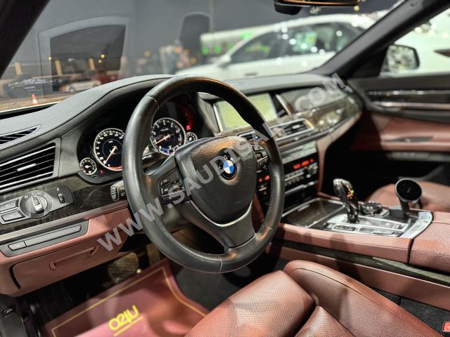 2014 بي ام دبليو الفئة السابعة 750 إل أي