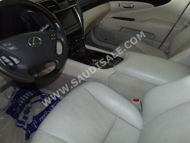 2007 لكزس إل إس 460 إل
