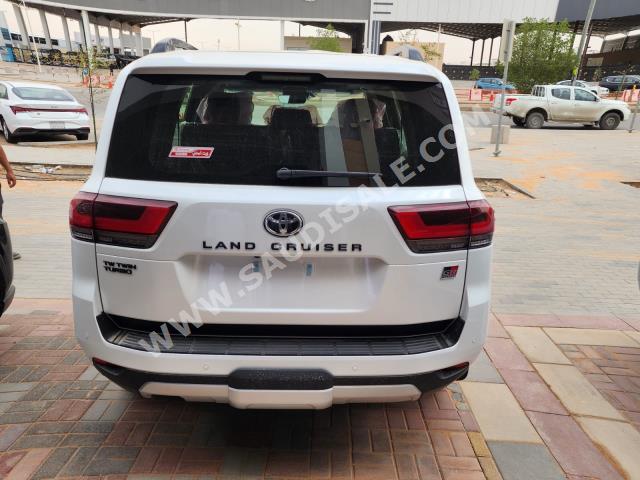 2023 تويوتا لاند كروزر جي ار سبورت