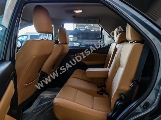 2023 تويوتا فورشنر جي اكس