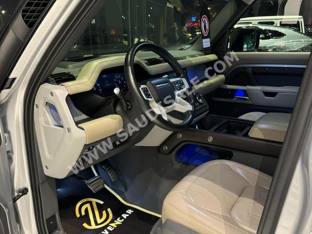 2020 لاند روفر ديفيندر اتش اس اي