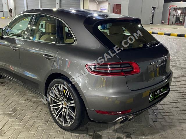 2015 بورش ماكان اس