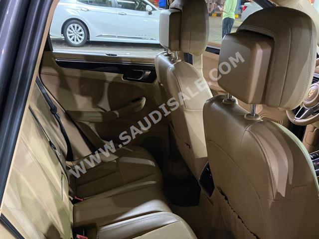 2015 بورش ماكان اس