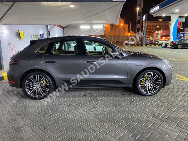 2015 بورش ماكان اس