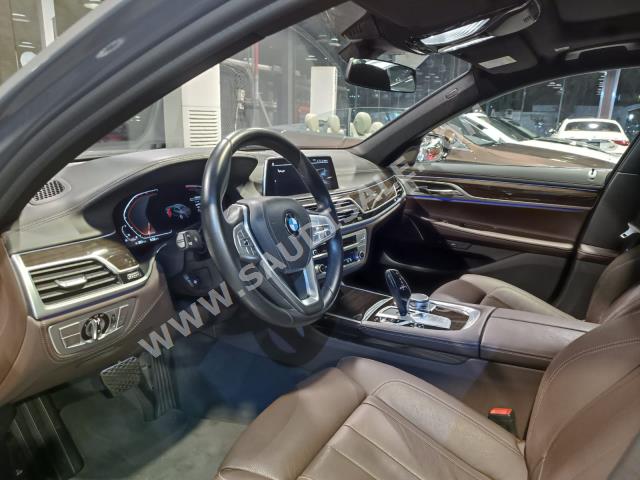 2020 بي ام دبليو الفئة السابعة 730 إل أي