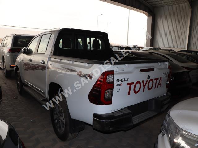 2023 تويوتا هاي لوكس غمارتين