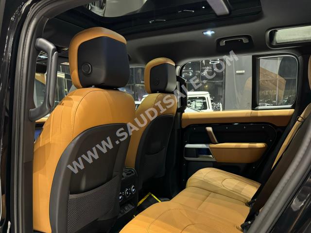 2024 لاند روفر ديفيندر اتش اس اي