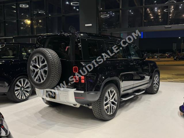 2024 لاند روفر ديفيندر اتش اس اي