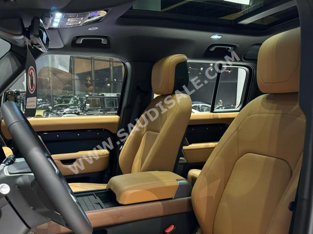 2024 لاند روفر ديفيندر اتش اس اي