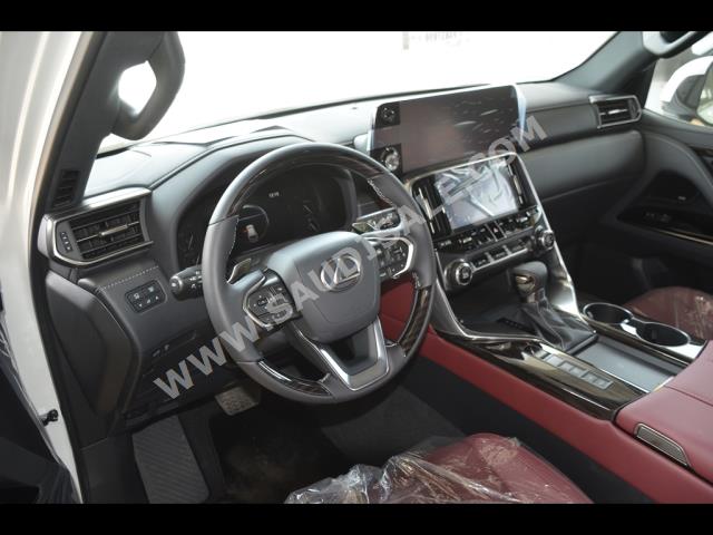 2023 لكزس إل إكس 600