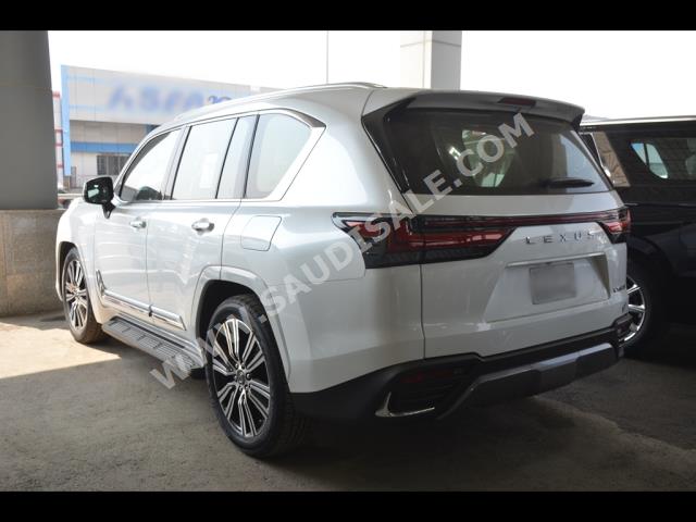 2023 لكزس إل إكس 600