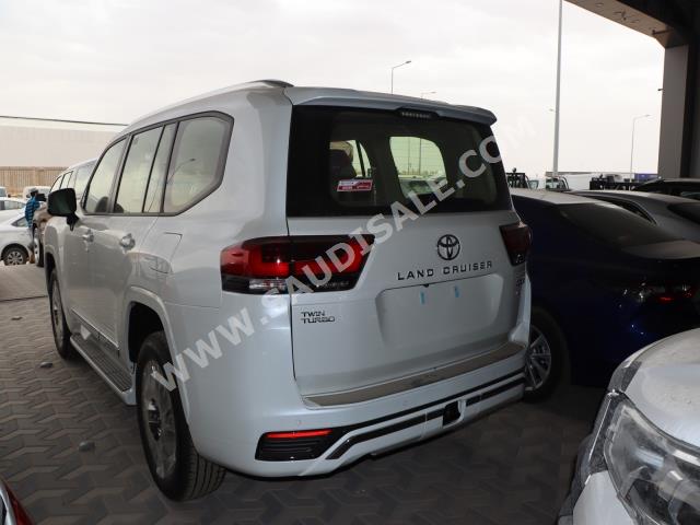 2023 تويوتا لاند كروزر جي اكس ار