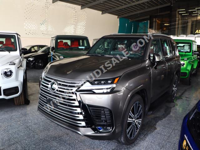 2022 لكزس إل إكس 600