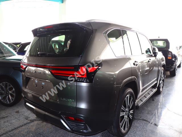 2022 لكزس إل إكس 600