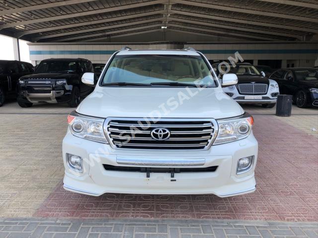 2015 تويوتا لاند كروزر جي اكس ار