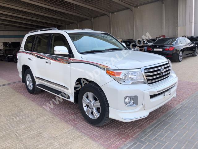 2015 تويوتا لاند كروزر جي اكس ار