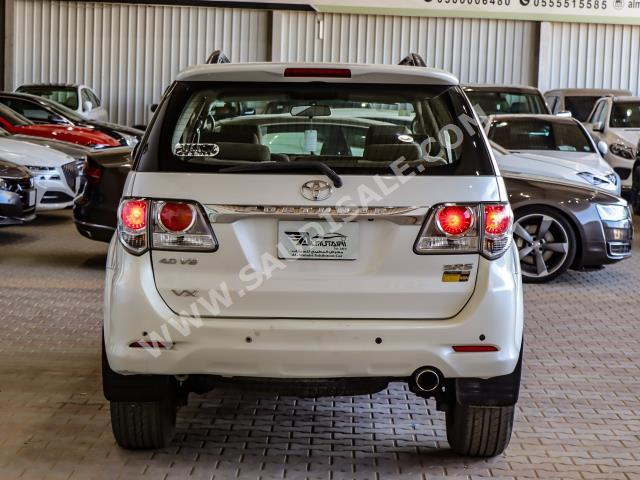 2012 تويوتا فورشنر في اكس