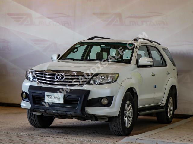 2012 تويوتا فورشنر في اكس