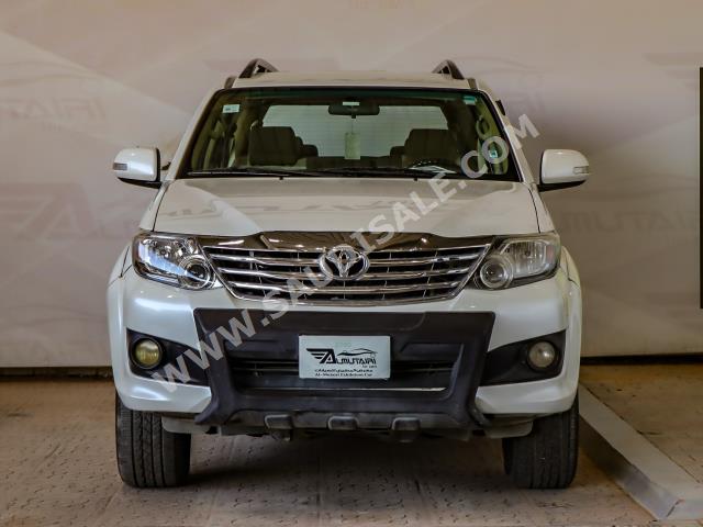 2012 تويوتا فورشنر في اكس